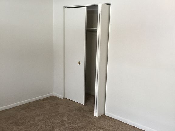 3rd image of 208 W Washington St APT 4