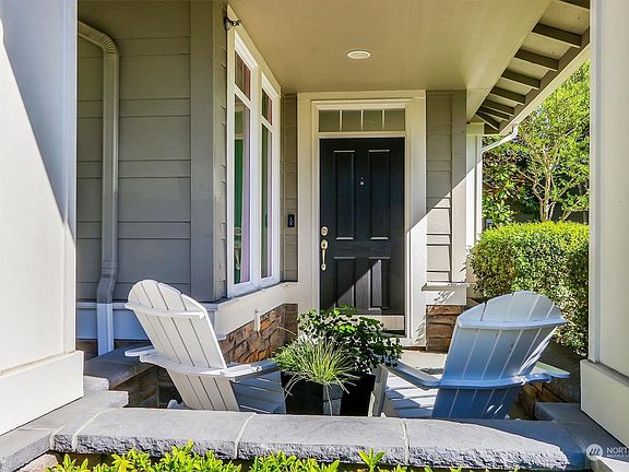 2nd image of 1848 10th Avenue NE