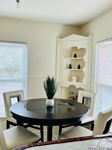 507 Exeter Rd — Photo 5