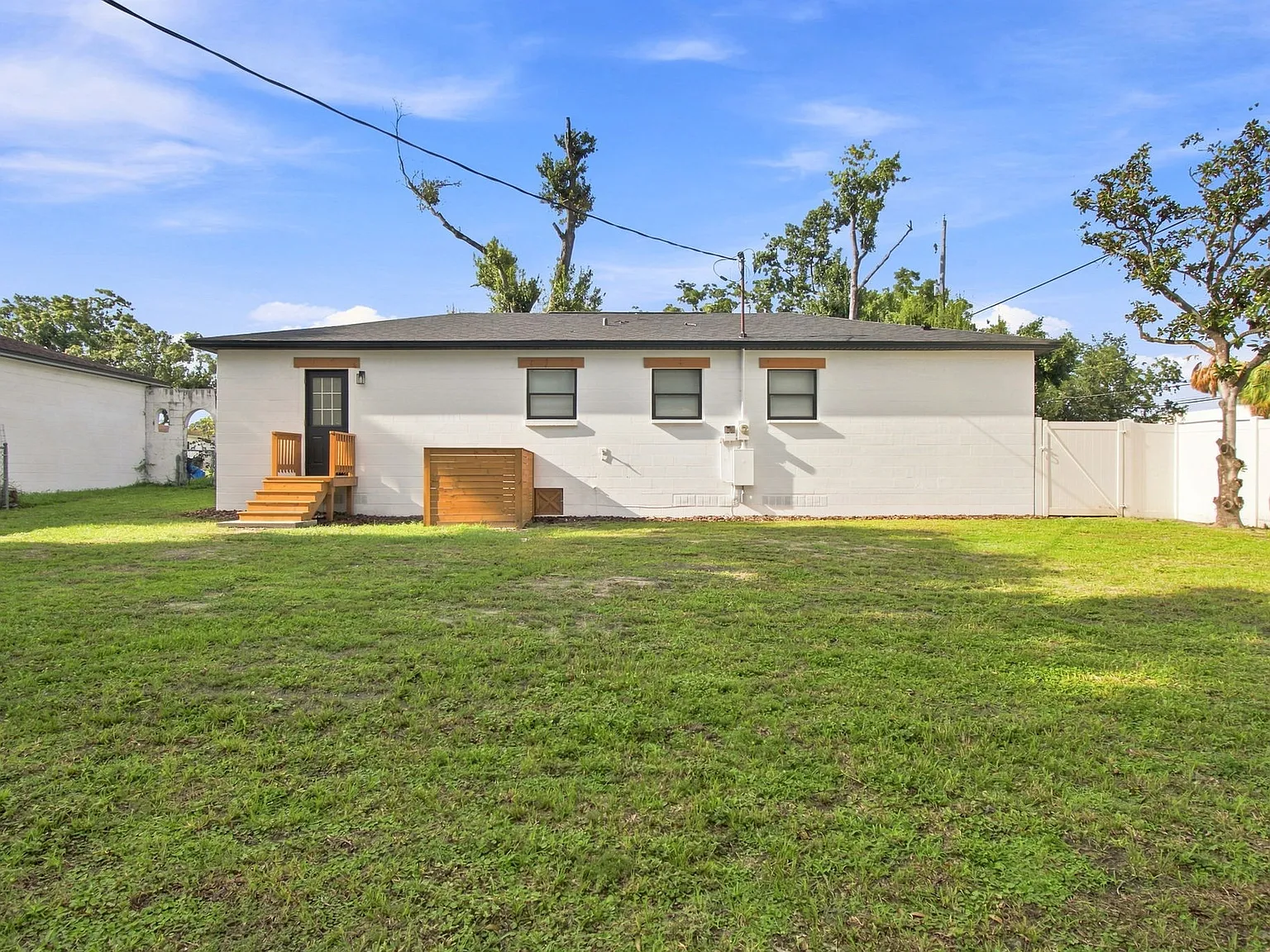 4 bed, 1200 sqft, $3,600 — Photo 4