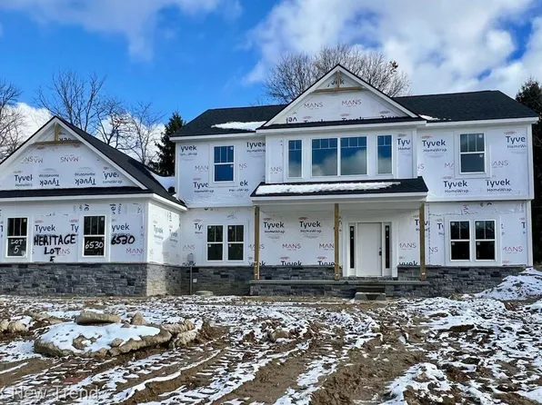 6530 Cambridge Cir, Clarkston, MI 48346