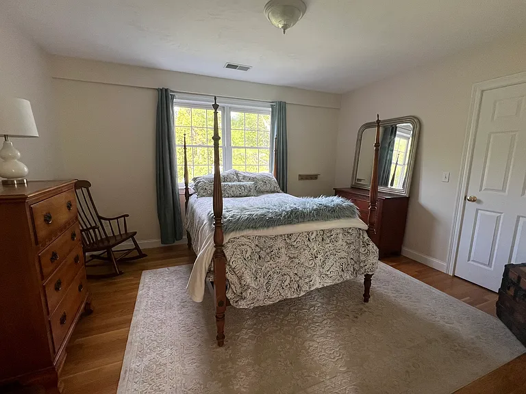 4 Lasallette Rd — Photo 18