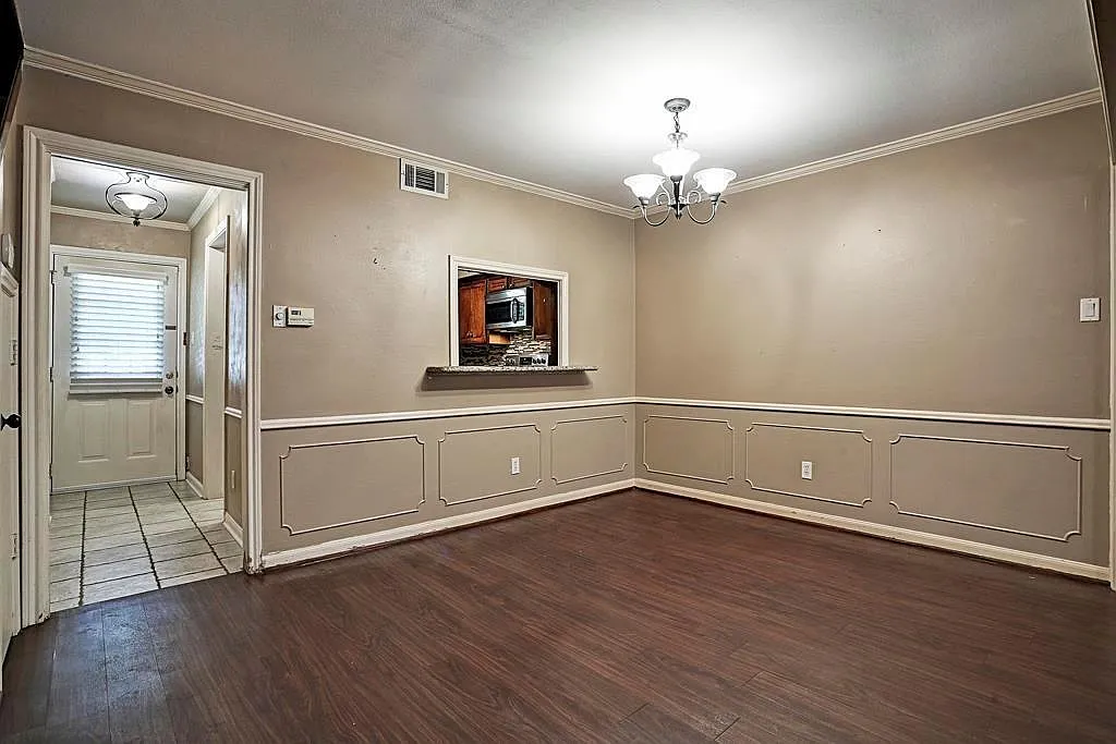 2 bed, 1.5 bath, 1296 sqft, $1,800 — Photo 4
