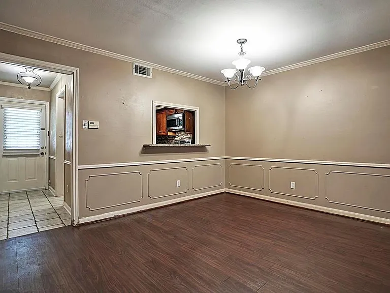 1807 Saxony Ln — Photo 4