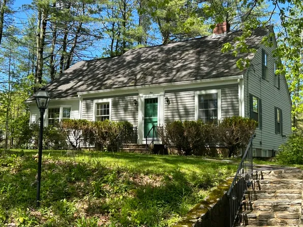 9 Church St, Falmouth, ME 04105