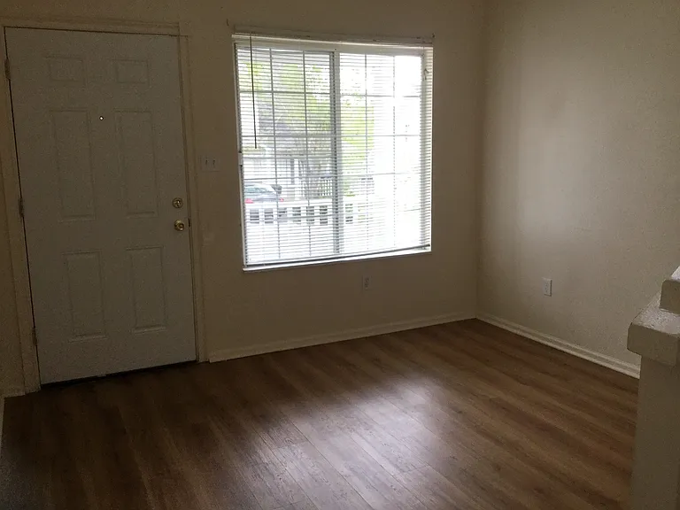 1022 Hacienda Ct — Photo 3