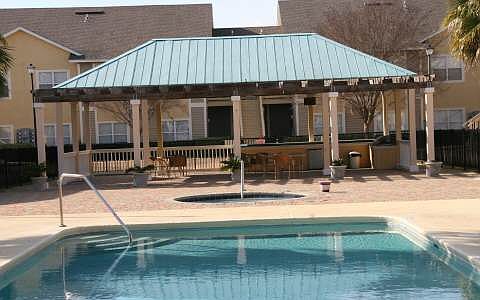 Pool & Jacuzzi