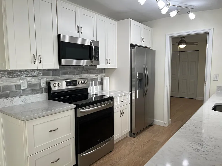 7781 Sheridan St — Photo 15