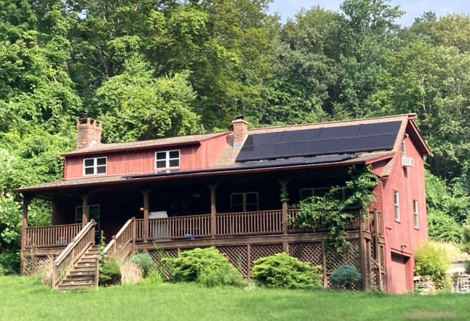 2nd image of 32 Gunger Hill Rd