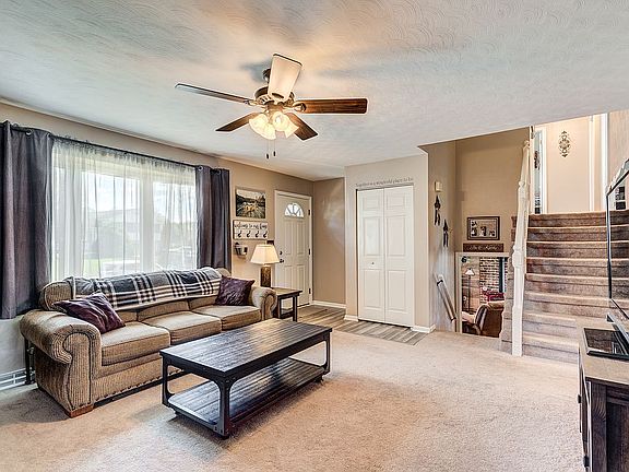 4th image of 37 Little Knoll Dr