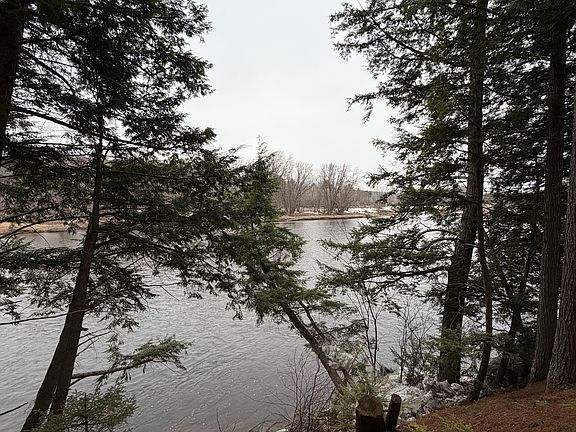 2nd image of 10 Oak Dr