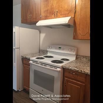 5th image of 14051 32nd Ave NE APT 7