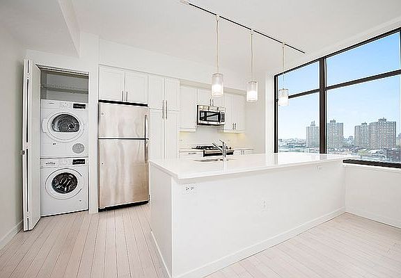 3rd image of 424 Bedford Ave APT 6A