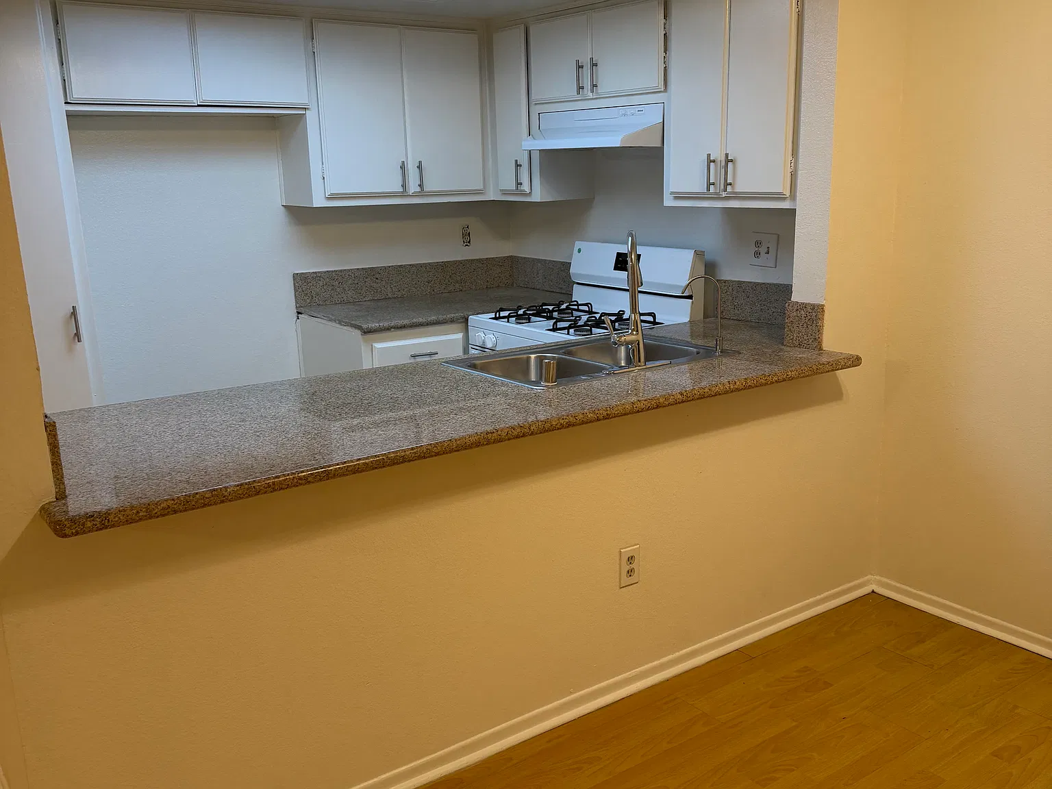 2 bed, 1190 sqft, $2,650 — Photo 2