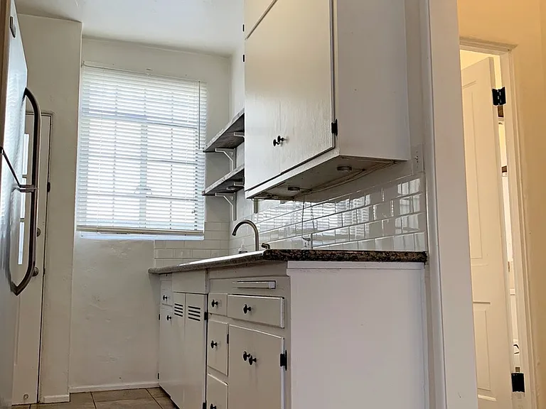 620 N Sweetzer Ave — Photo 11