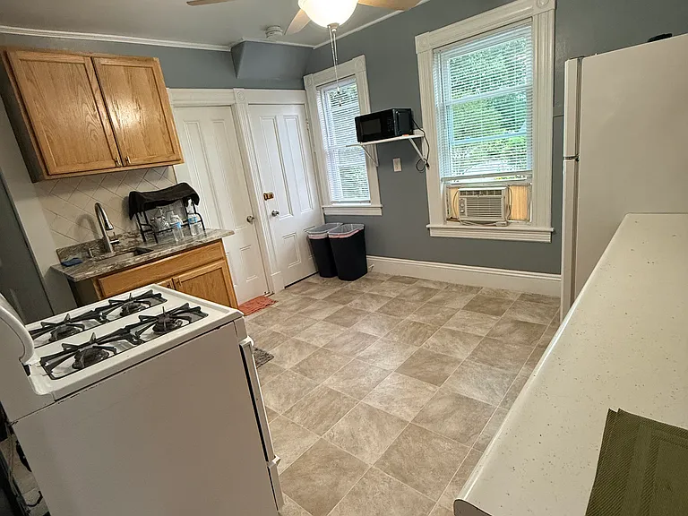 33 McKinley Ave #2 — Photo 6
