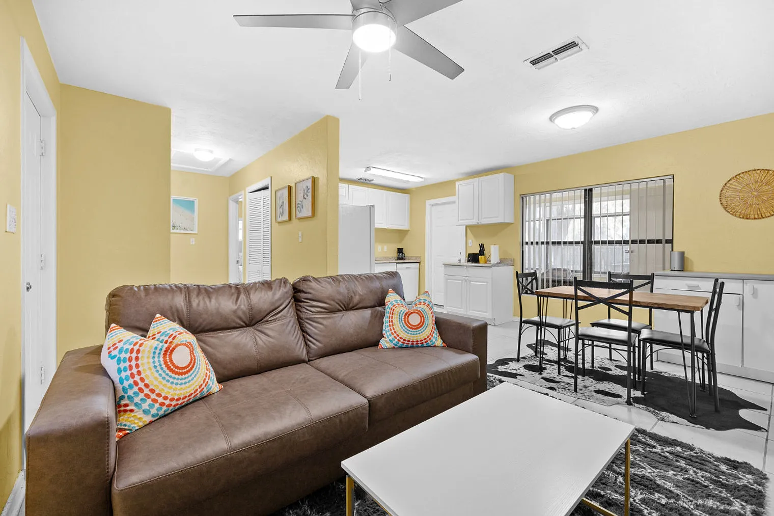2 bed, 1.0 bath, 990 sqft, $2,924 — Photo 2