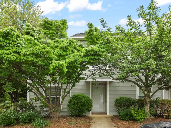 1250 Maple View Dr, Charlottesville, VA 22902
