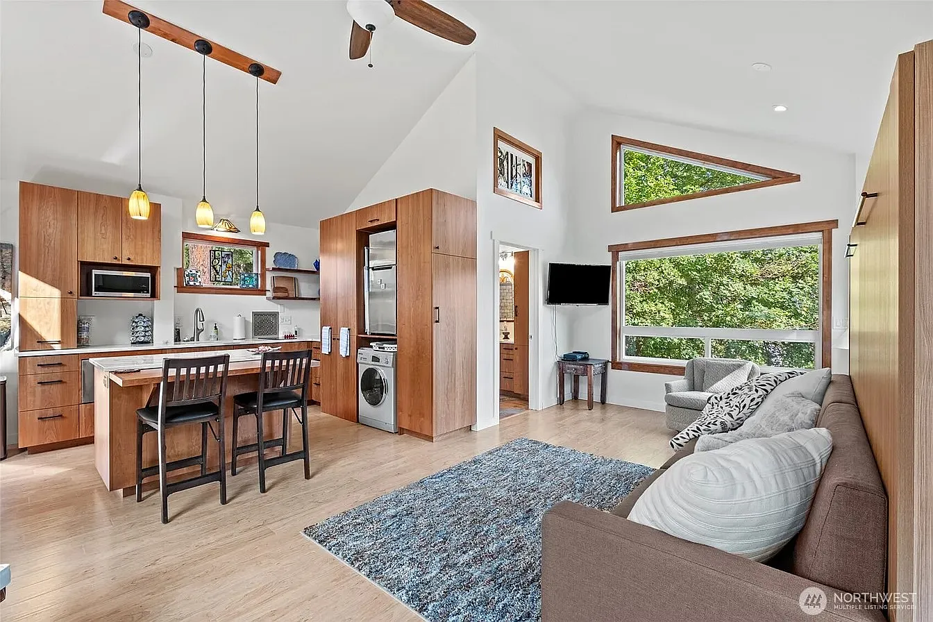 Studio, 450 sqft, $1,700 — Photo 1