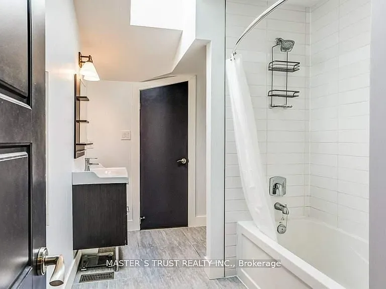 720B Wellington St W — Photo 9