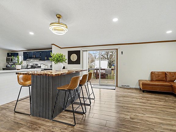 4th image of 100 Northside Dr W