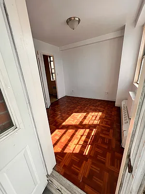 Rented by Smart NY Realty LLC | media 13