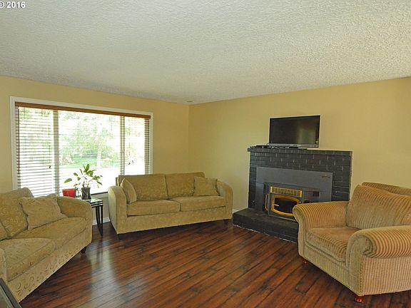3rd image of 2205 SE 138th Ave