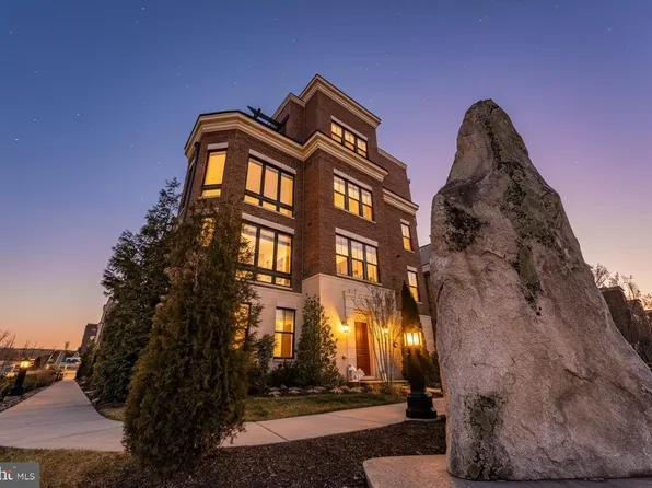 500 Riversail Ln #438, Oxon Hill, MD 20745