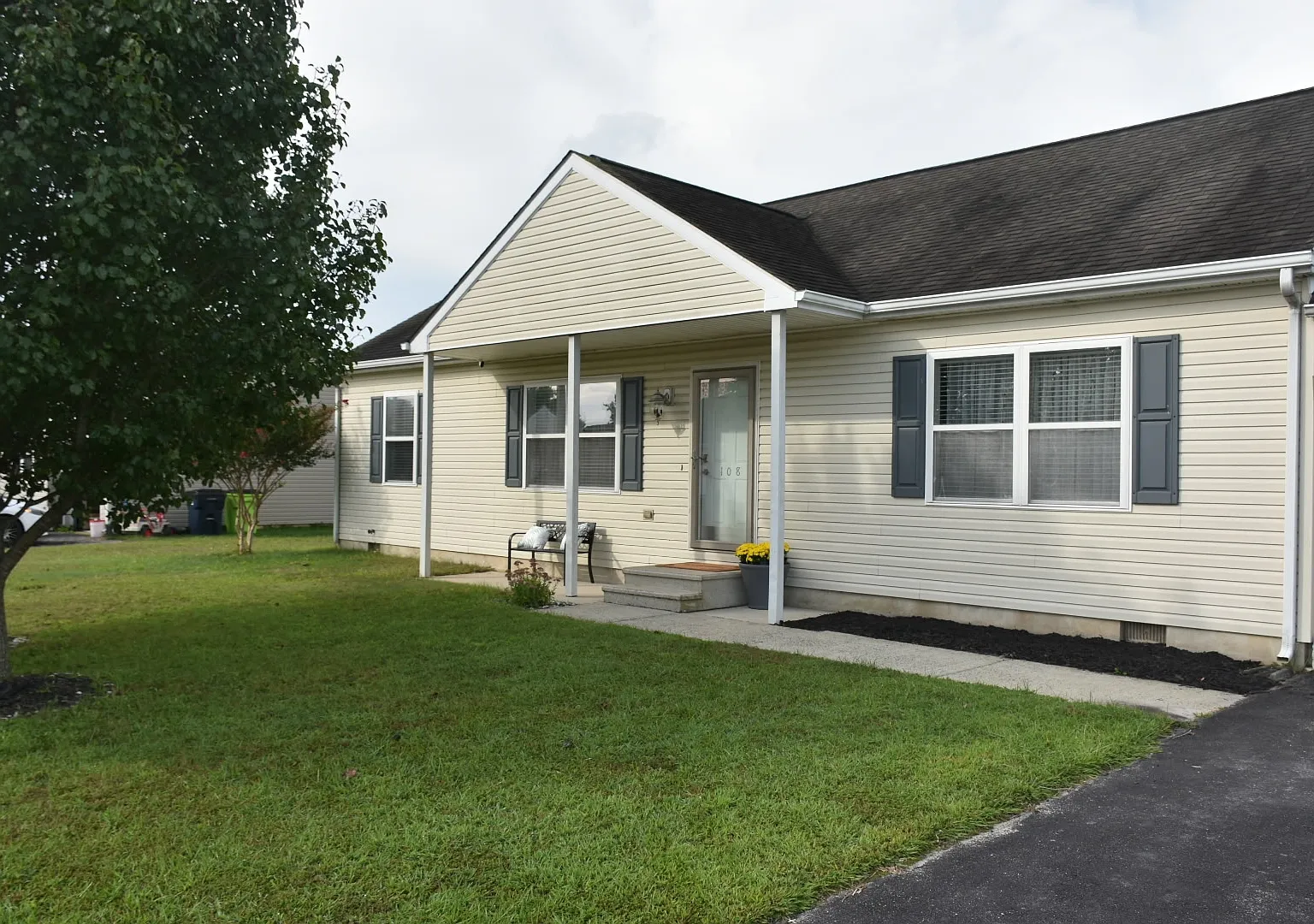 3 bed, 1344 sqft, $2,200 — Photo 1
