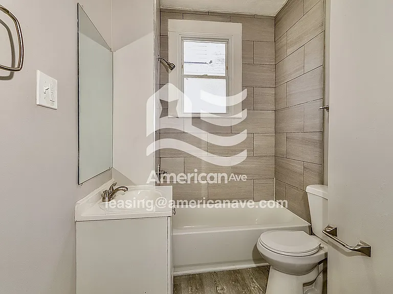 1605508_013_bathroom_13.jpg