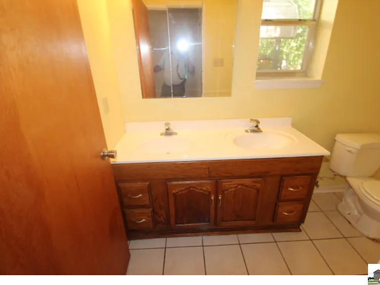 409 Oak St — Photo 32
