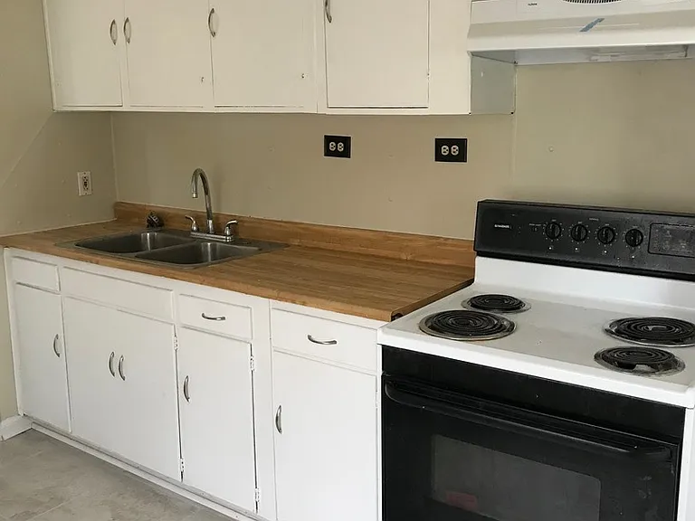 1114 N 48th Ave — Photo 8