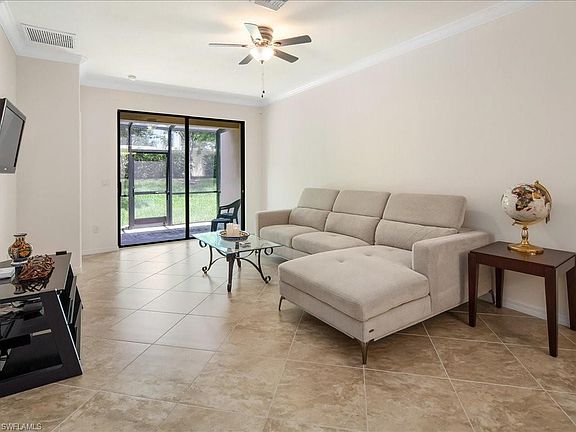 3rd image of 9178 Woodhurst Dr