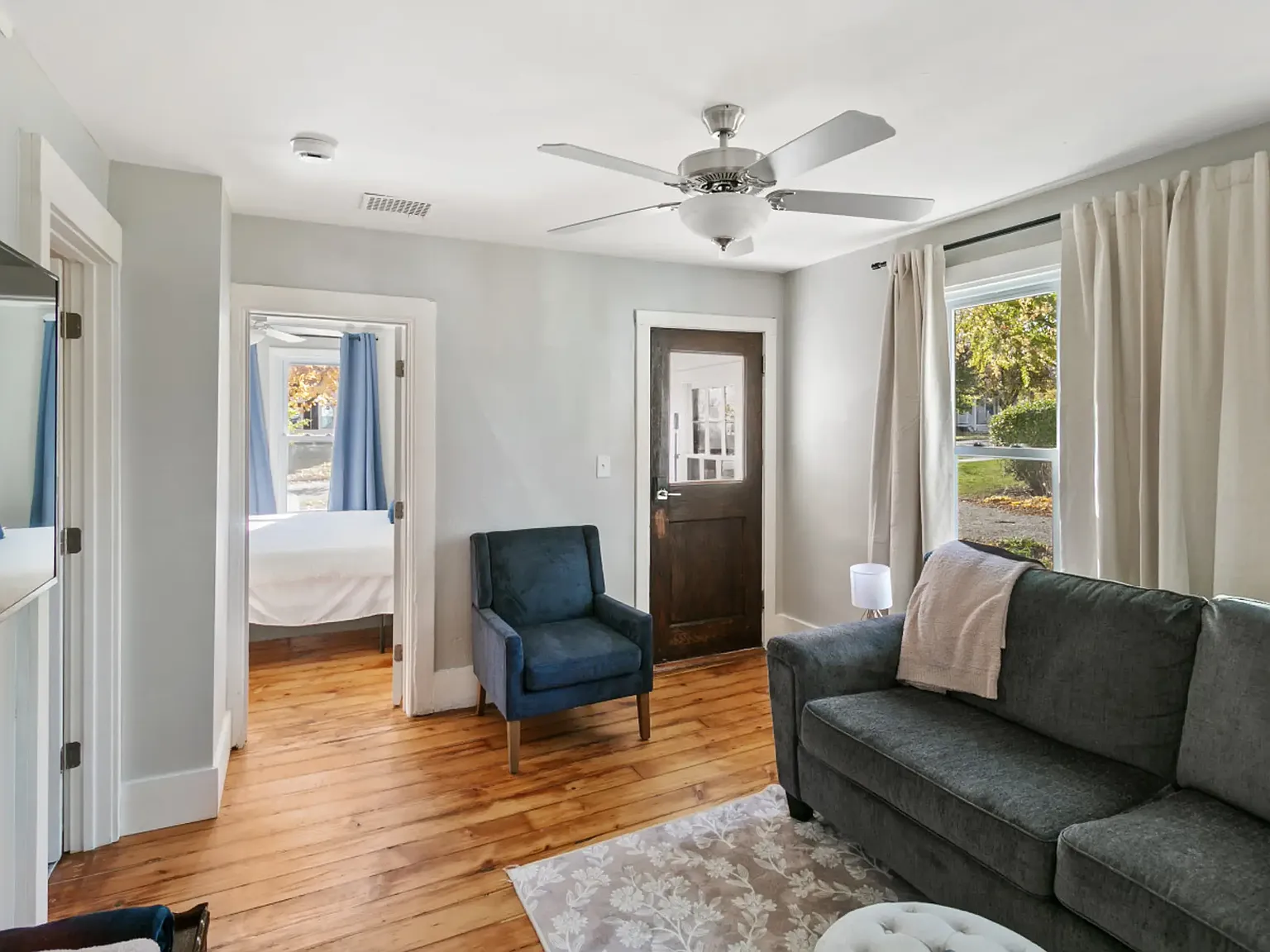 2 bed, 963 sqft, $3,200 — Photo 3
