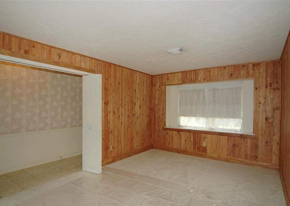 2nd image of 2221 Cherry Ln