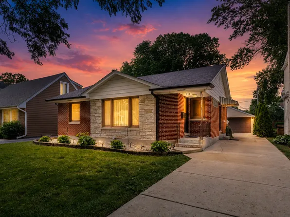 212 S Hi Lusi Ave, Mount Prospect, IL 60056