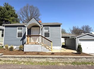 413 S 8th St, Belleville, IL 62220
