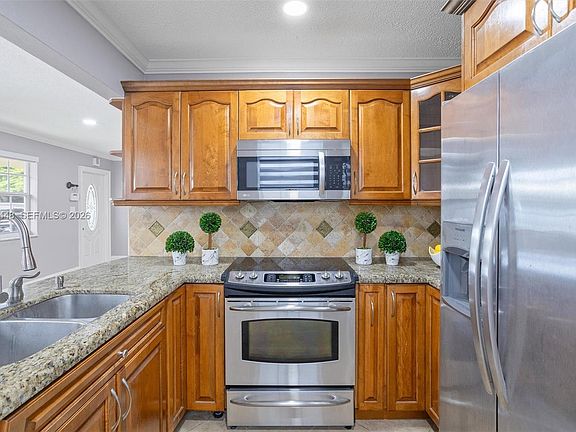 5th image of 3240 SW 69th Ave