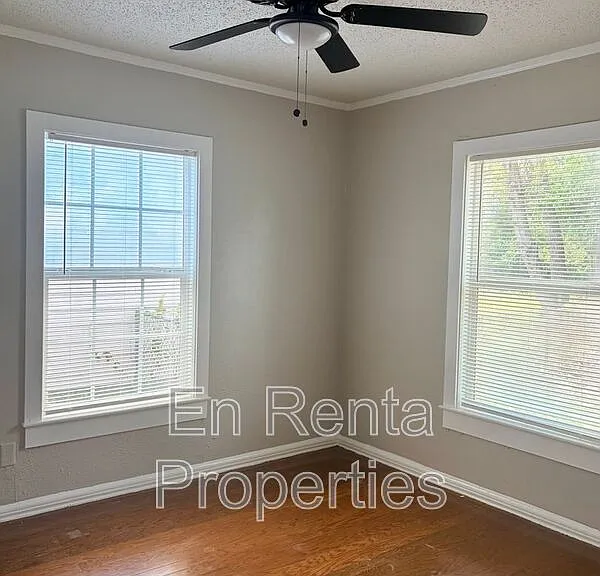601 W Beach St — Photo 10