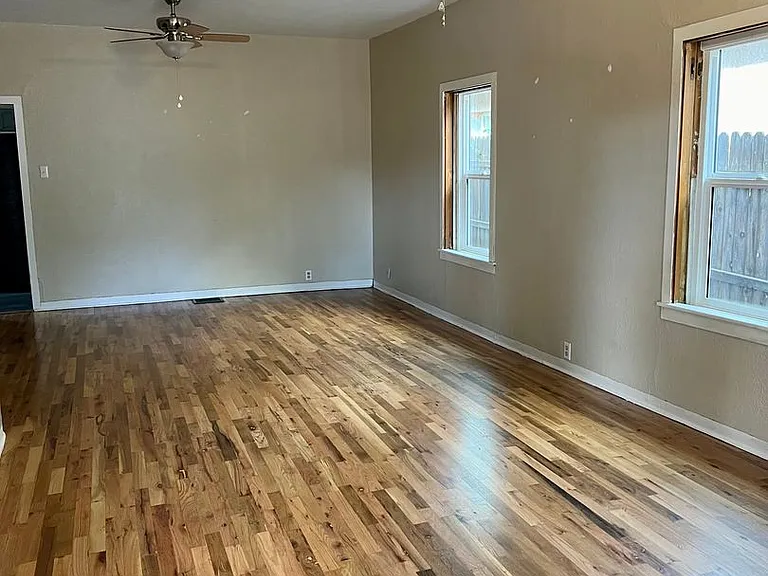 230 N Walnut St — Photo 2
