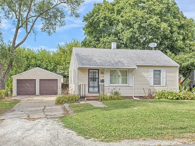 1714 W Clark St — Photo 1