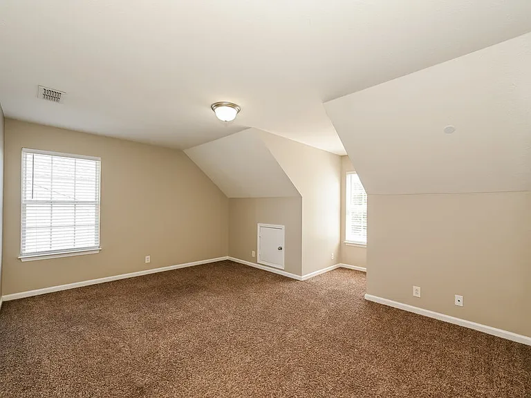 843 Kanatak Ln — Photo 12