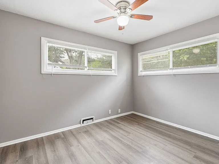 11407 Winchester Ave — Photo 13