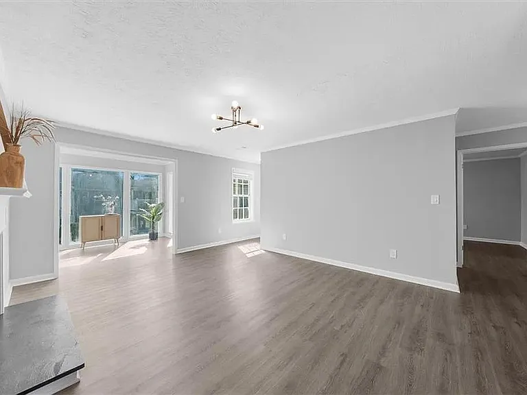 704 Augusta Dr SE — Photo 15
