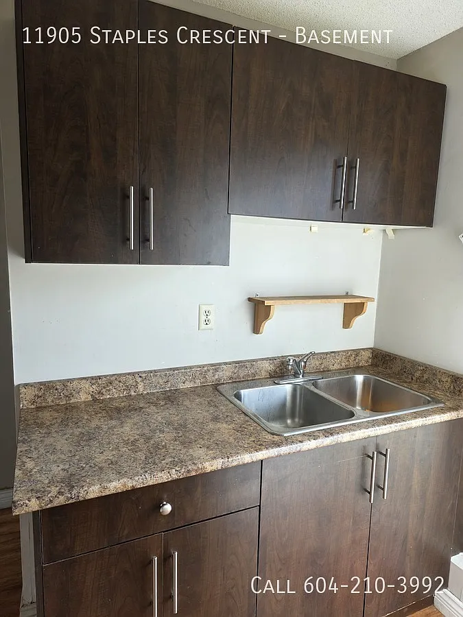 Building Photo - 11905 Staples Cres #BASEMENT