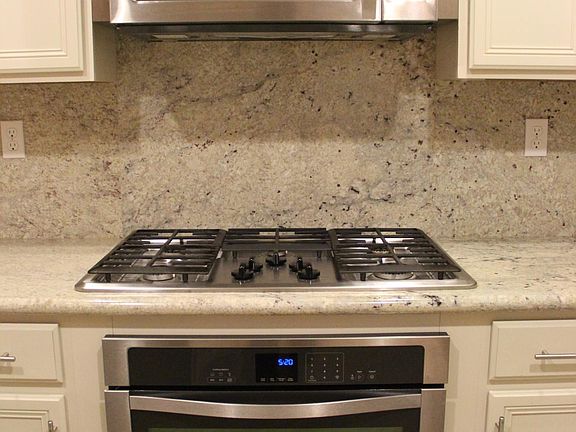 4th image of 476 Calabria Pl