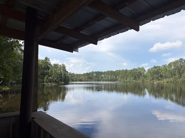 4 Flags Rd, Laurel Hill, FL 32567