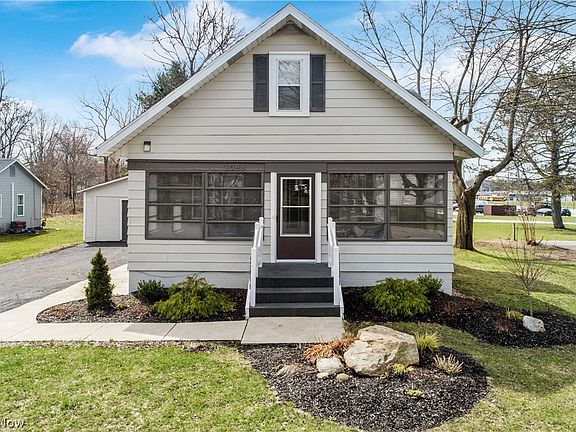 3rd image of 3088 Pleasant Dr
