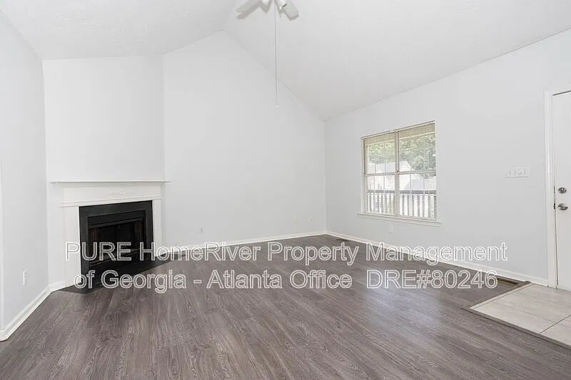 3 bed, 2.0 bath, 1266 sqft, $2,095 — Photo 2