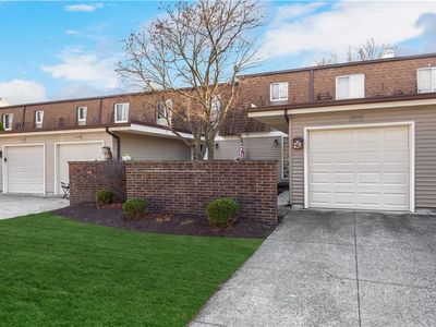 26559 Sussex Dr, Olmsted Falls, OH, 44138